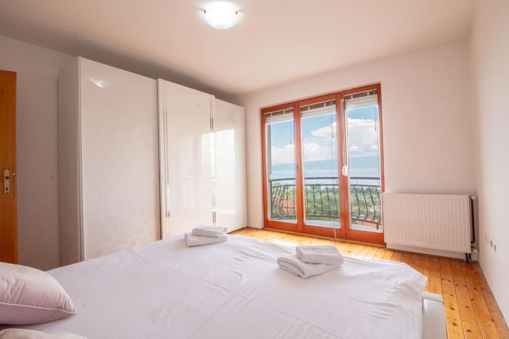Casa Farmak - 4 Bedroom Lux Apartment With Infinity Pool & Lake View Ohrid Exteriör bild