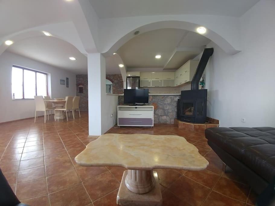 Casa Farmak - 4 Bedroom Lux Apartment With Infinity Pool & Lake View Ohrid Exteriör bild